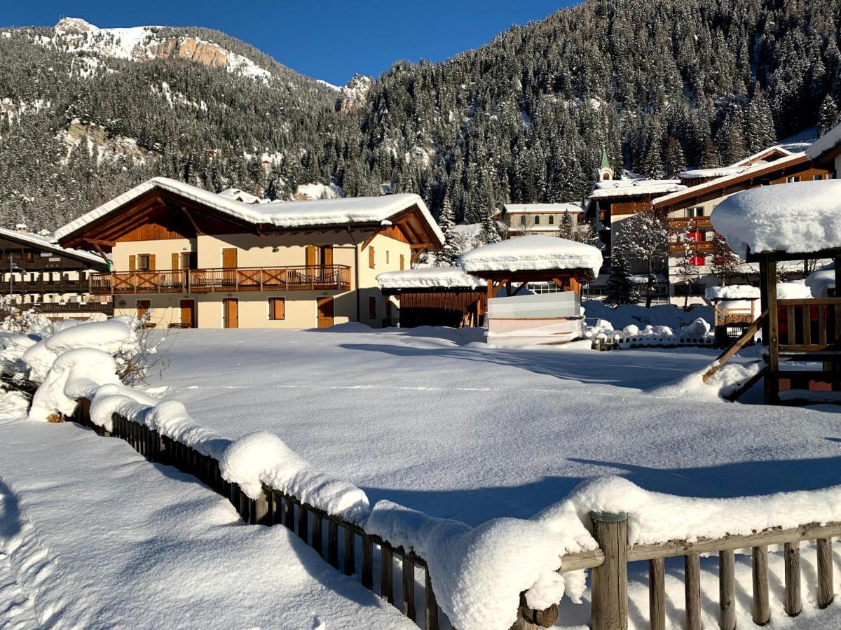 Appartamenti Cleva Canazei Dolomiti Bagian luar foto